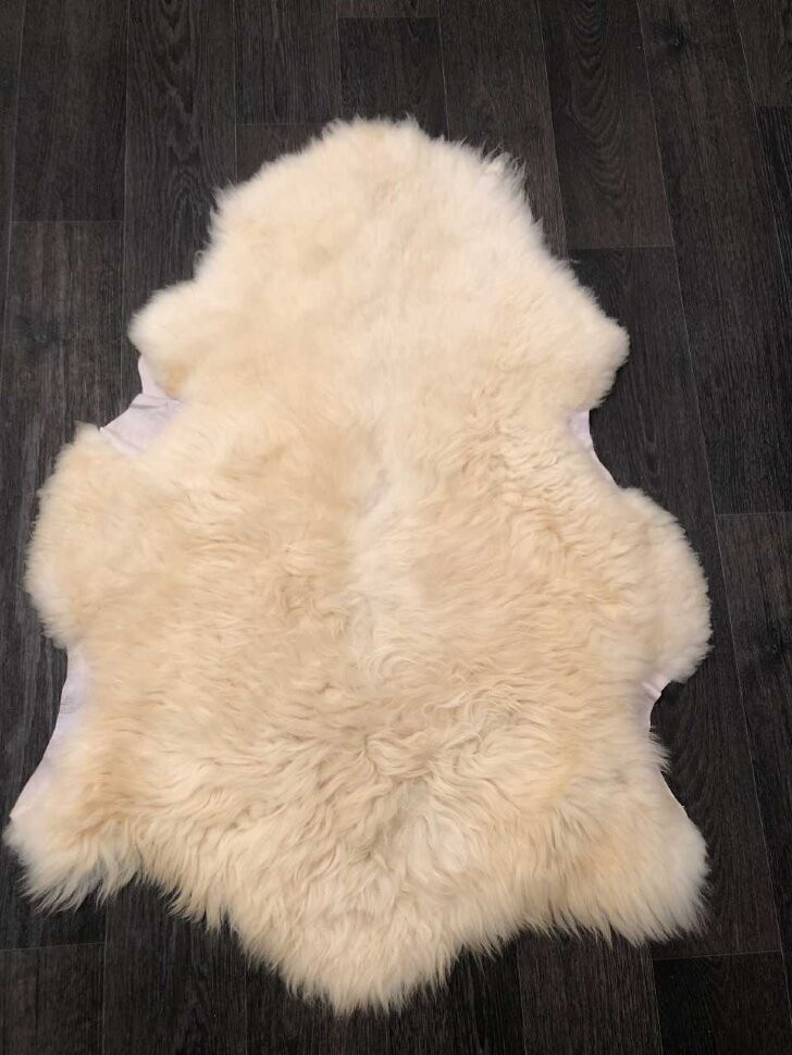 Шкура овечья Мутон №15 Состав: ШКУРА НАТУРАЛЬНАЯЦвет: светло-бежевыйРазмер: 85x120 см 